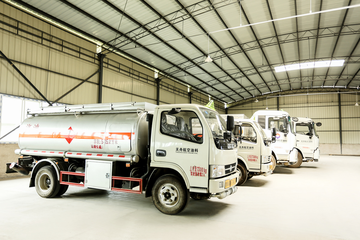 23 多功能加油車(chē).jpg